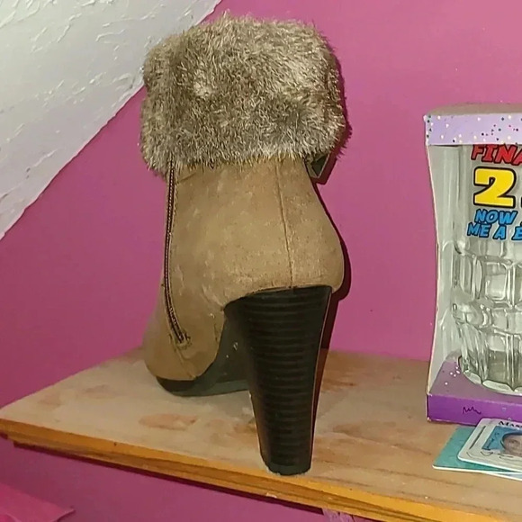 Dana Buchman Faux Fur & Suede Ankle Boots Size 9.5 - Picture 3 of 6